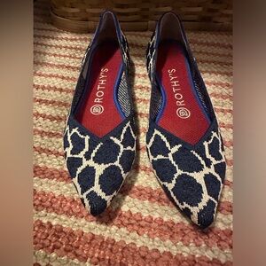 Rothys giraffe print points